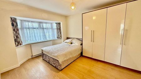 3 bedroom flat to rent - Photo 3