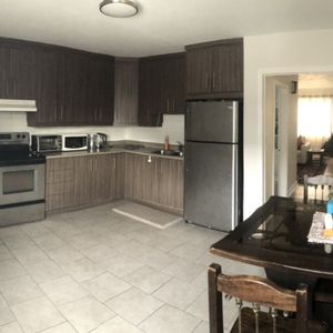 Beau Apt. 3 Chambres à Louer - Photo 2