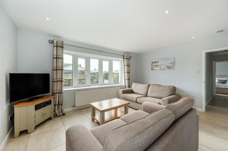 3 bedroom detached bungalow to rent - Photo 2