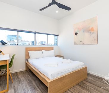 City Fringe - Spacious 3 Bedroom Apartment - Photo 3