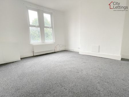 2 Bedroom Flat - Photo 2