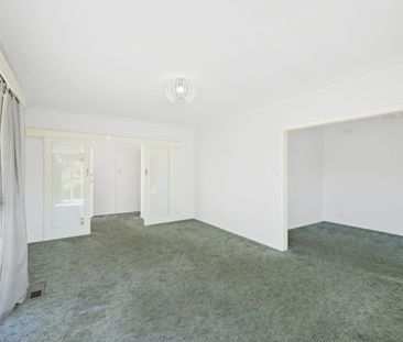FAMILY HOME ON SPACIOUS BLOCK - Photo 5