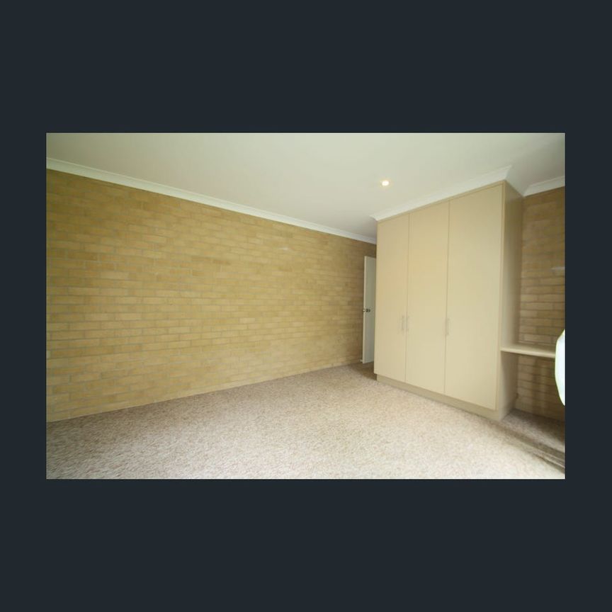 SPACIOUS TWO BEDROOM HOME WITH GRANNY FLAT DOWNSTAIRS - Photo 1