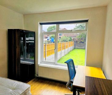 6 bedroom semi-detached house to rent - Photo 5