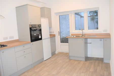 2 bedroom terraced house to rent - Photo 5