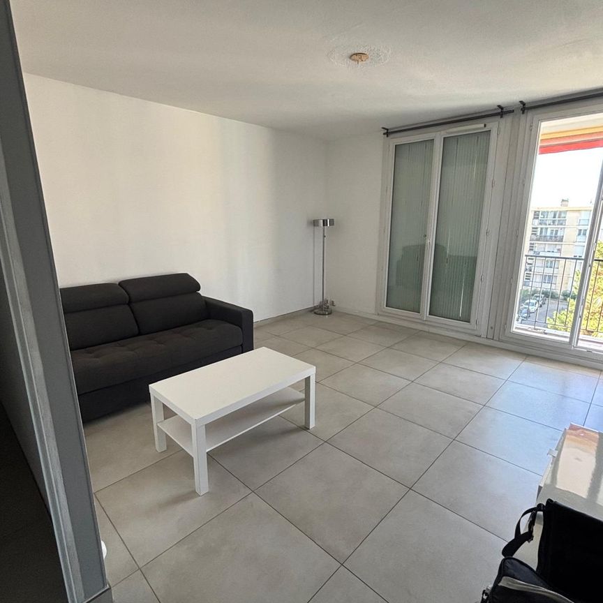 Location Appartement 4 pièces 73m² MARIGNANE 13700 - Photo 1