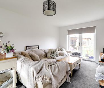 3 bedroom detached house to rent - Photo 2