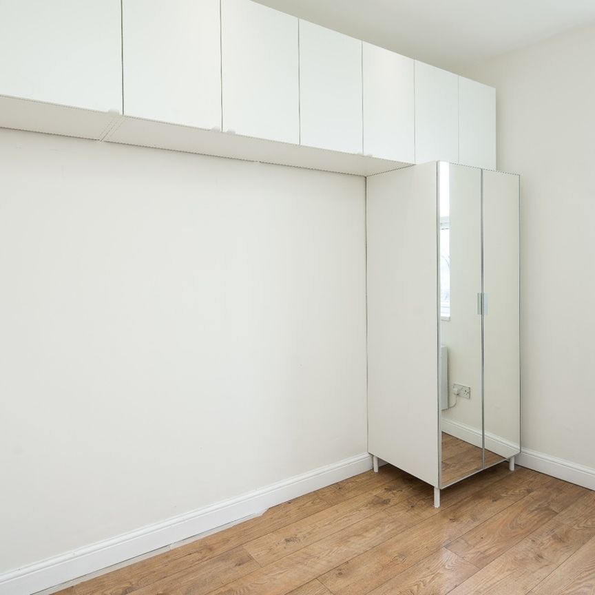 1 Bed Terraced House, London, SE13 - Photo 1