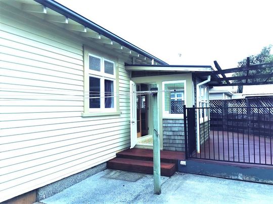 Family home located at central waterloo - Photo 1