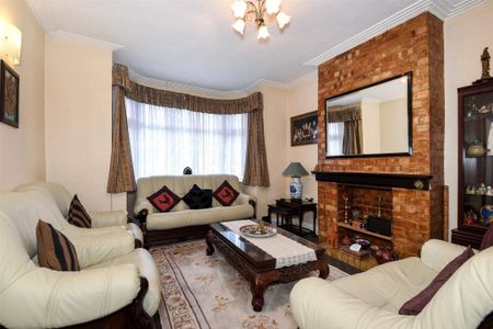 3 bedroom semi-detached house to rent - Photo 2