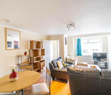 8 Melrose Close - Photo 3