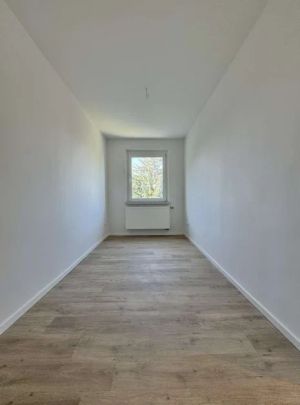 Ihr neues IMMOBILIEN QUARTIER: Erstbezug nach Sanierung! 3 Zimmer Wohnung in Feldrandlage - Photo 1