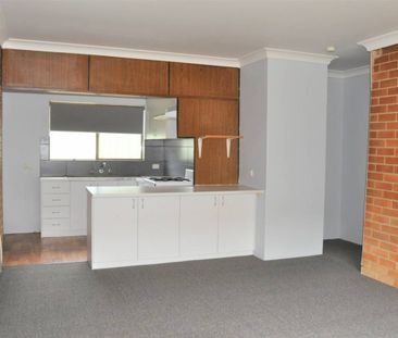 FRESHLY RENOVATED IN CENTRAL LOCATION - Photo 6