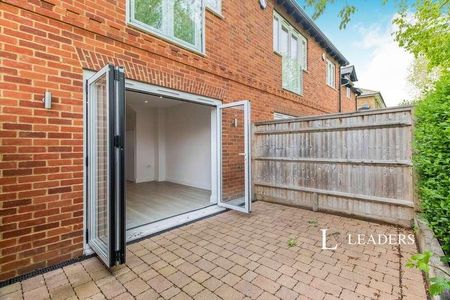 Linden Road, KT22 - Photo 3