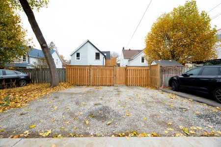 For Lease - 6 Luttrell Avenue Unit# Basement, Toronto, Ontario - Photo 3