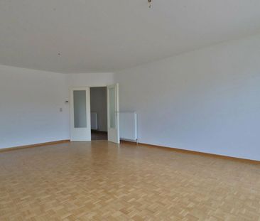 Centraal gelegen appartement met 2 slaapkamers, terras en autostaan... - Foto 3