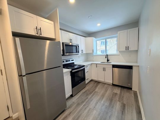 For Lease - 63 Wellington Road, London South, Ontario - Photo 1