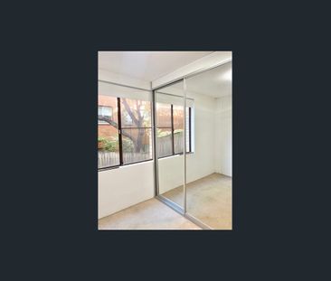 Easy level stroll to Manly, public transport or Freshwater - Photo 3