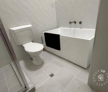 6 Month Lease – Perfect Location - Photo 3