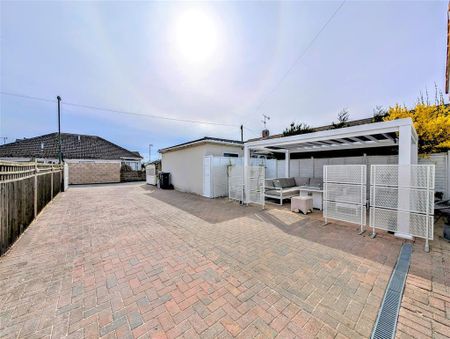 Alexandra Road, Lancing - Photo 3