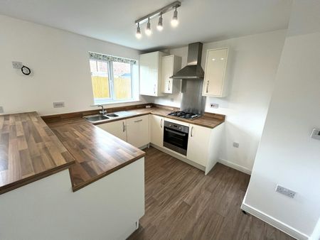 Detached house to rent on - Photo 5