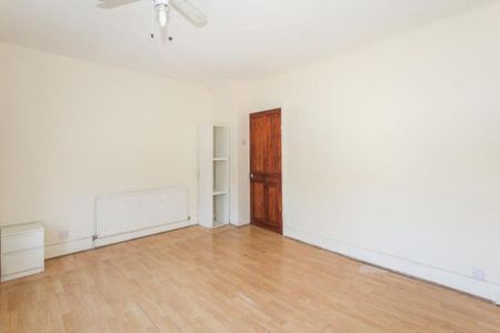 3 bedroom end of terrace house to rent - Photo 4