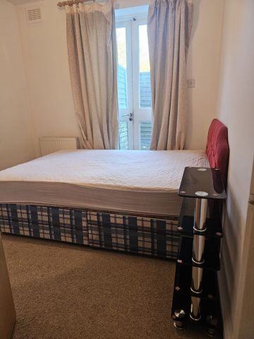 Room in a Shared Flat, Upper Richmond Road, SW15 - Photo 2