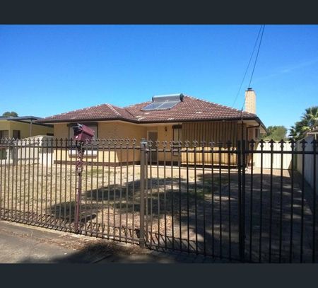 7 Glover Avenue, Pooraka, SA 5095 - Photo 5