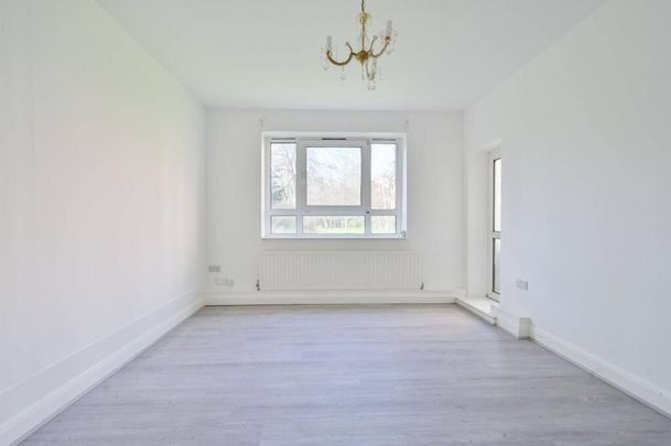 4 bedroom flat to rent - Photo 1