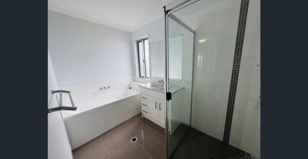 Great Family Home ~ Freshly Painted & Brand New Carpet - Photo 4