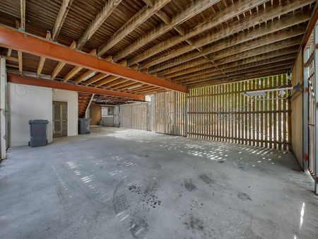 Spacious home with flexibility on CBD fringe - Photo 3