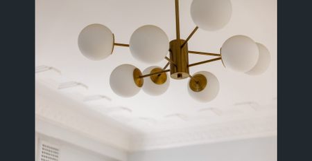 Tranquillity & style in vibrant urban location - Photo 5