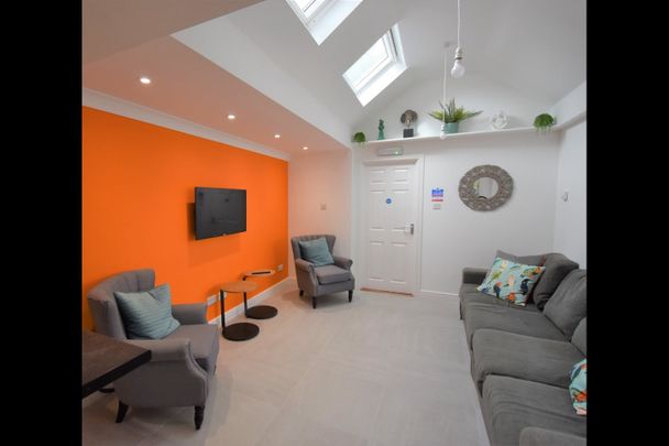 8 Bed Semi-Detached House, Granby Gardens, RG1 - Photo 1