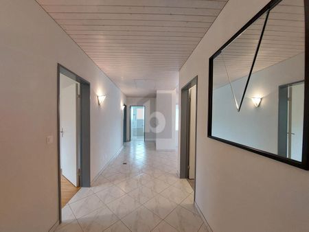 READY GENEROUS, ELEGANT WITH COVERED BALCONY - Foto 5