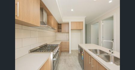 Beautiful 4 Bed Home in "Banyan Estate" Officer South - Photo 4