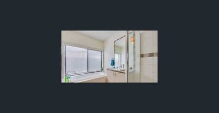 Beautiful Family Home in the Heart of Craigieburn, Next to Hume Freeway!! - Photo 4