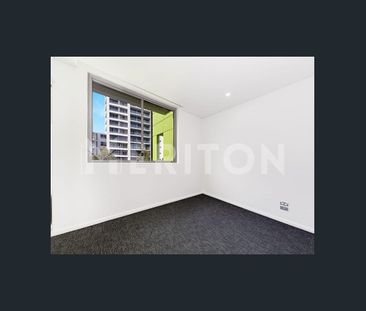 BEAUTIFULLY LOCATED ONE BEDROOM APARTMENT - Photo 3