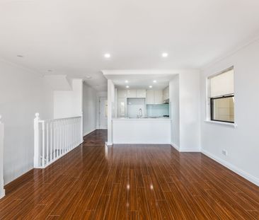 Three Bedroom Townhouse with Large Courtyard in the Popular 'Hopeto... - Photo 3