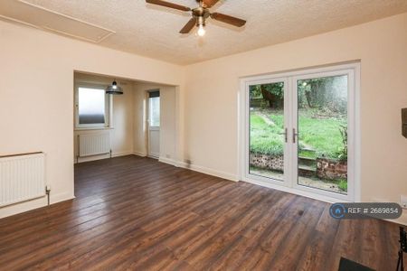 1 bedroom in a house share to rent - Photo 4