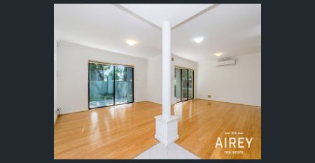 Charming Retreat in the Heart of Como - Photo 3