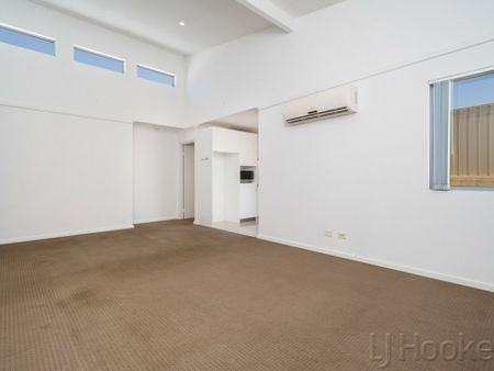 Charming Family Home - Photo 2