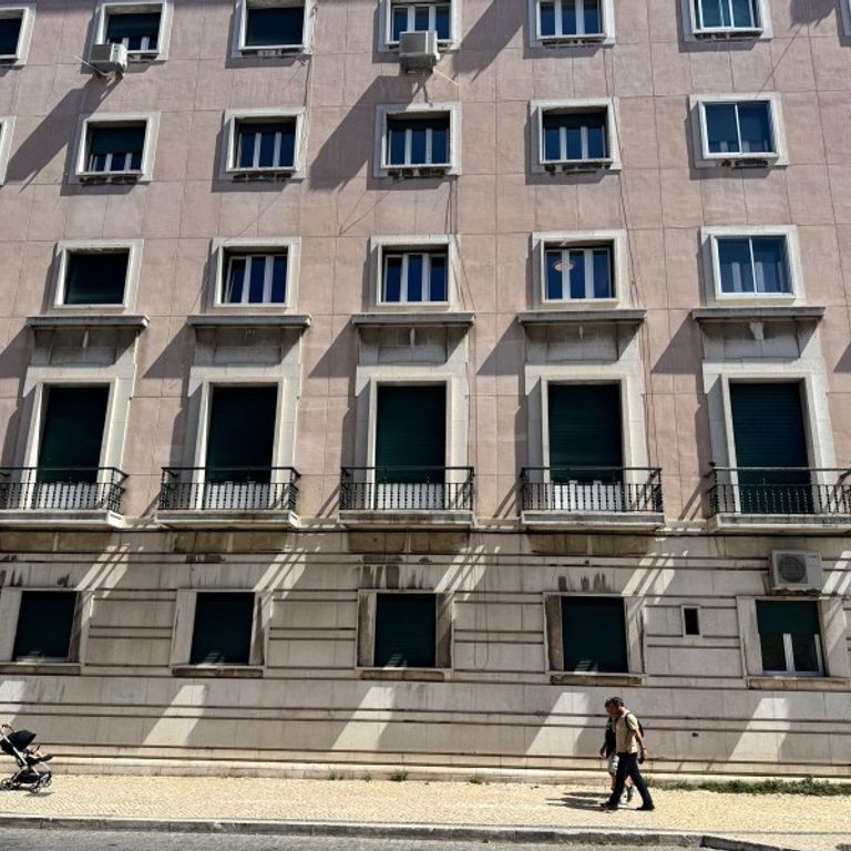 4 room luxury Flat for rent in Areeiro (Sao Joao de Deus), Lisbon - Photo 1