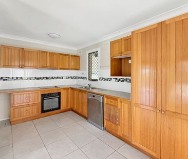 Family Living - Photo 4