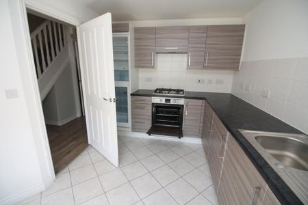 3 bedroom terraced house to rent - Photo 2