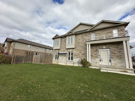 For Lease - 40 Kingsborough Dr Drive, Hamilton, Ontario - Photo 3
