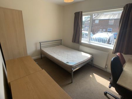 Harington Avenue, Tang Hall - P1616 - Photo 5