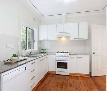 Modern Four Bedroom Family Home - Photo 1