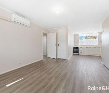 Modern 2-Bedroom Flat in the Heart of St Albans - Photo 3