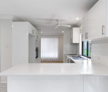 Spacious Family Living with Room for All the Toys in Prime Victoria... - Photo 4