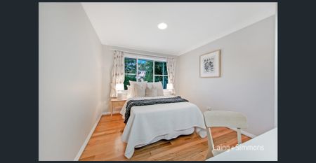 Leafy Retreat, Ultra Convenient Location: Flexible Family Living + Walk to Station - Photo 2